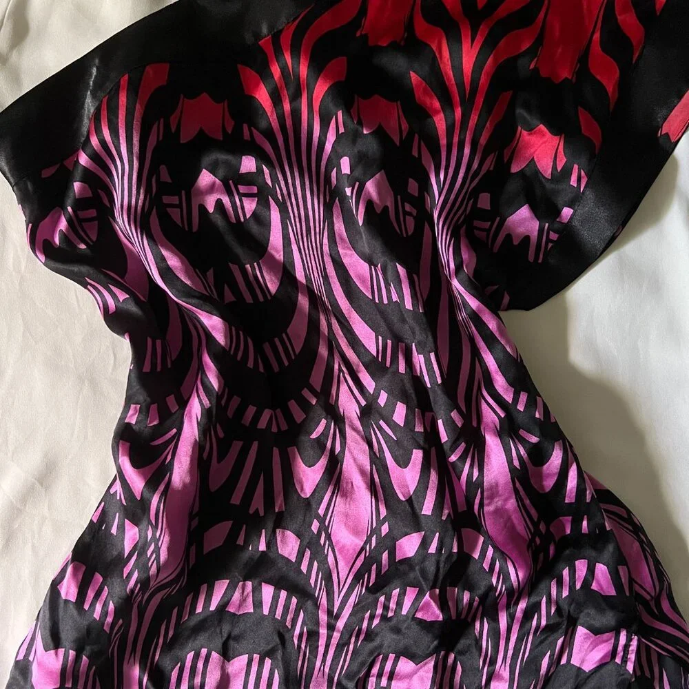 Bebe One-Shoulder Pattern Tank ✰ - Picture 2 of 4